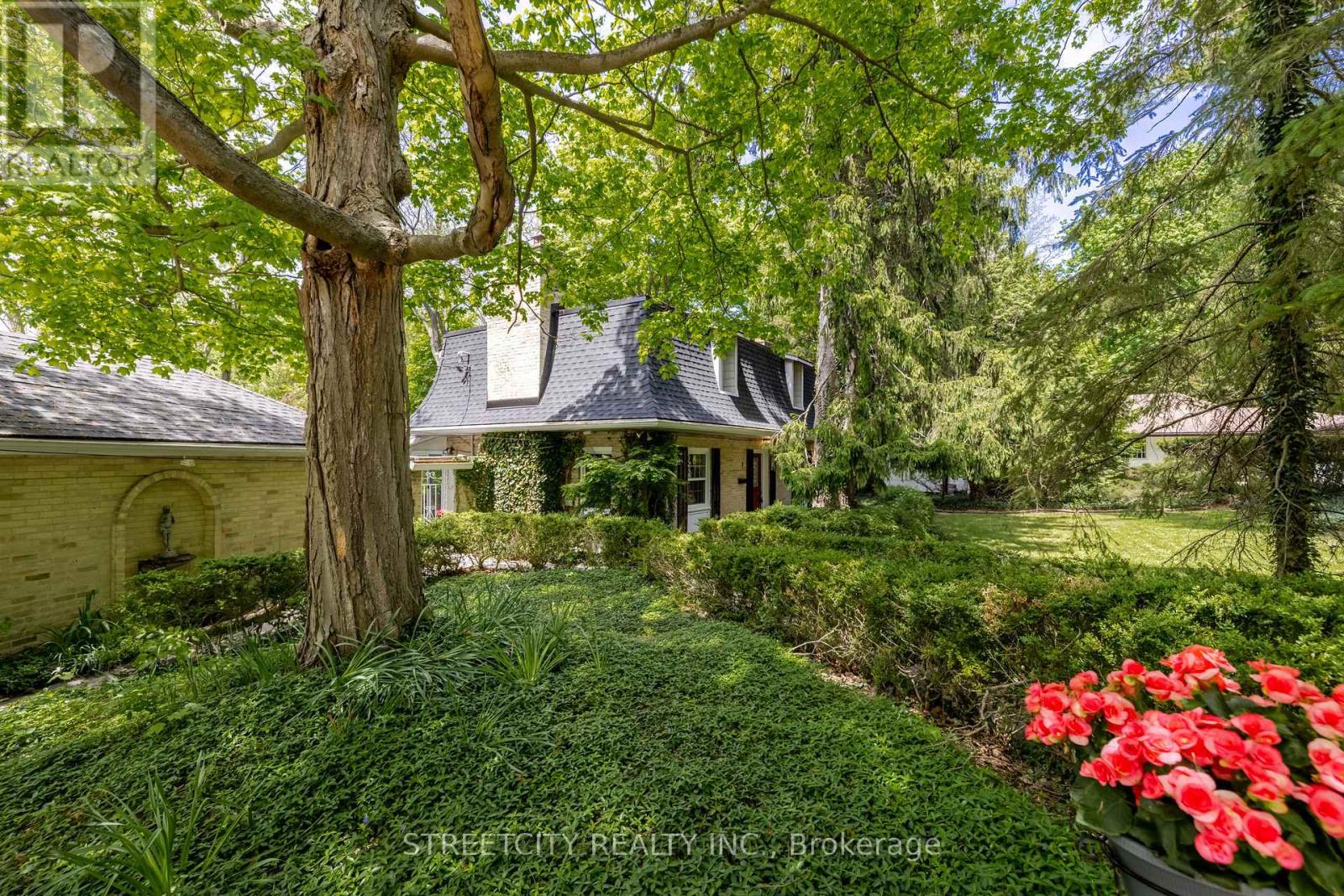 2 Grosvenor Street, London East, Ontario  N6A 1Y4 - Photo 2 - X12166068