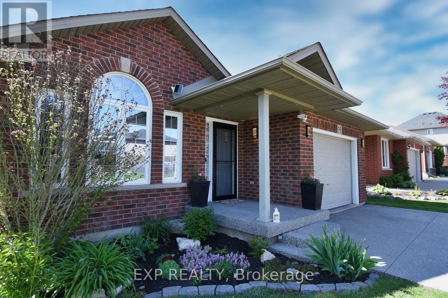 Property at 16 HOLLYBANK WAY image 3