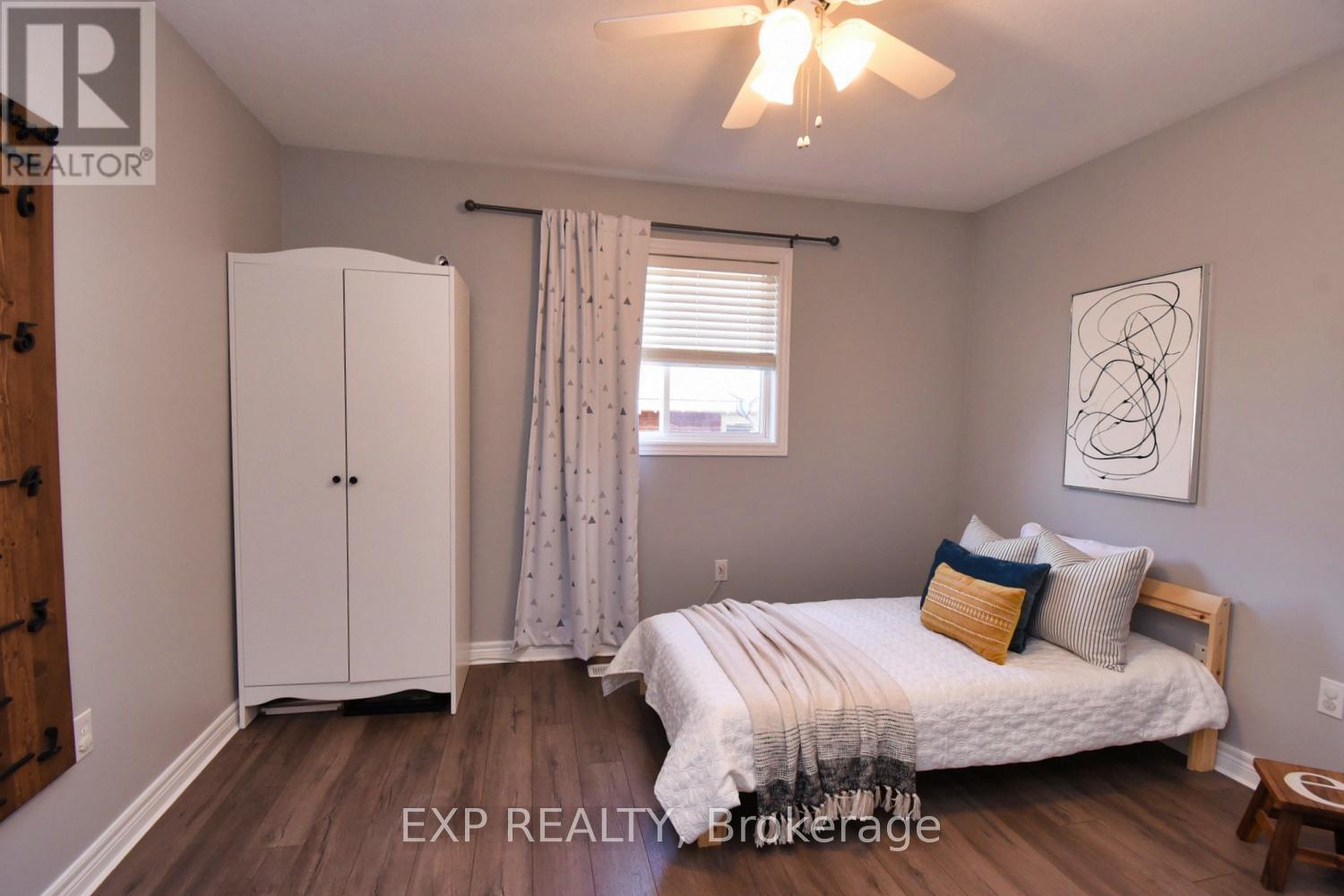 16 Hollybank Way, Hamilton (Mount Hope), Ontario  L0R 1W0 - Photo 17 - X12164041