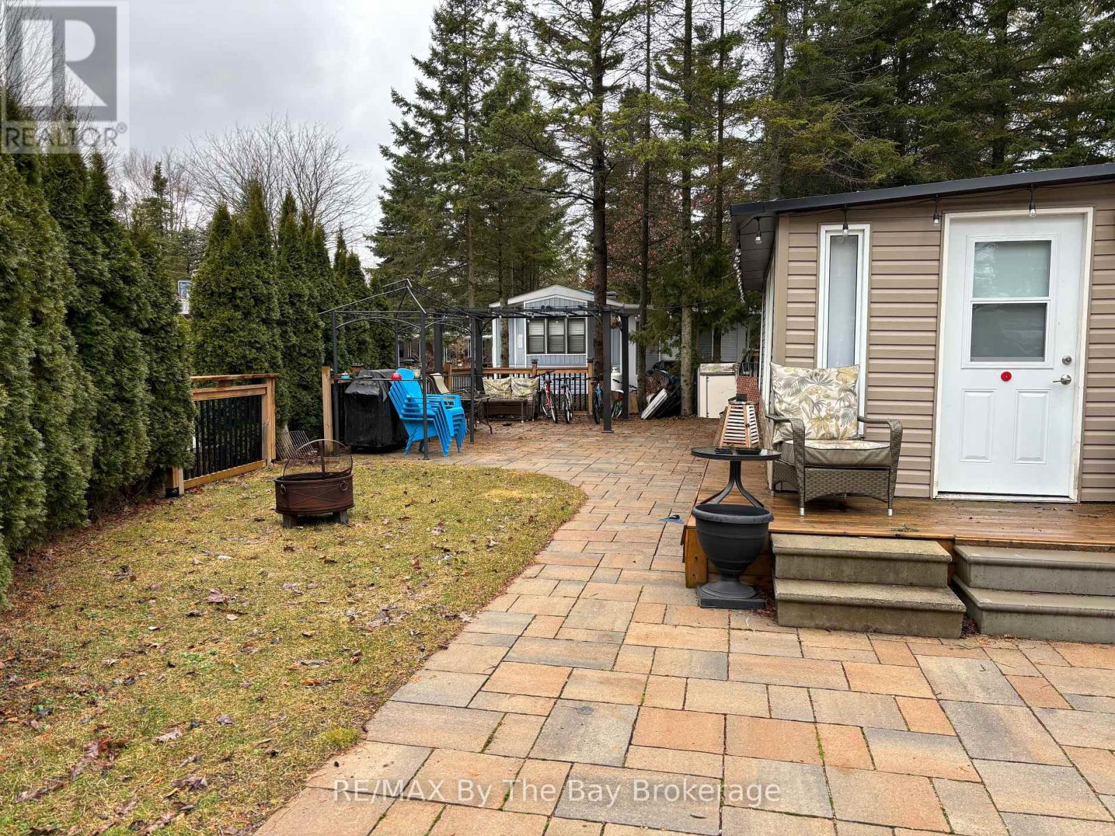 263 - 85 Theme Park Drive, Wasaga Beach, Ontario  L9Z 1X7 - Photo 2 - S12165965
