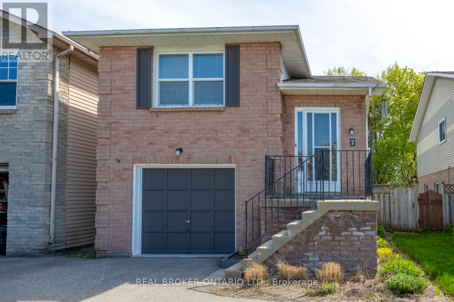 7 Kingsview Court, Clarington, Ontario  L1E 1E7 - Photo 2 - E12165945