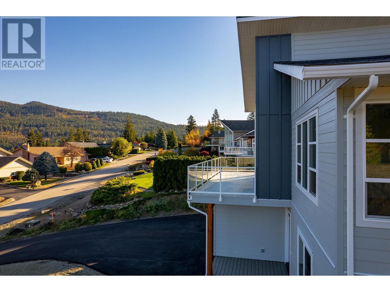 2594 Grand View Place, Blind Bay, BC V0E1H2