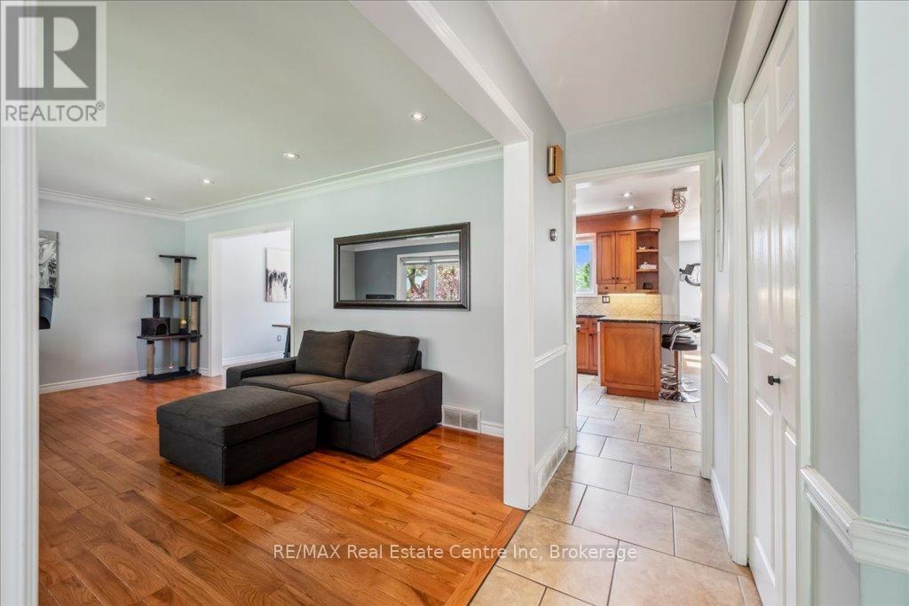 44 Glenburnie Drive, Guelph, Ontario  N1E 4C6 - Photo 6 - X12165978