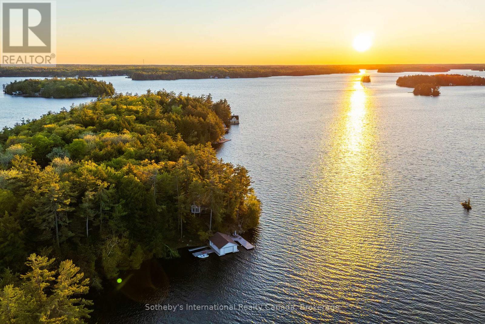 1 SHAW ISLAND, Muskoka Lakes, Ontario
