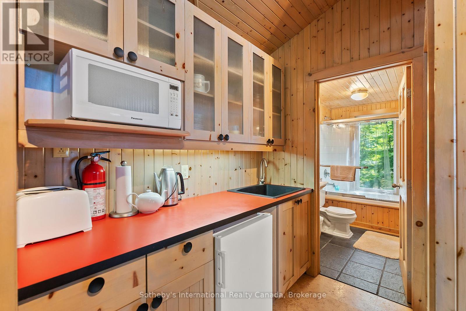 1 Shaw Island, Muskoka Lakes, Ontario  P0G 1G0 - Photo 23 - X12166006
