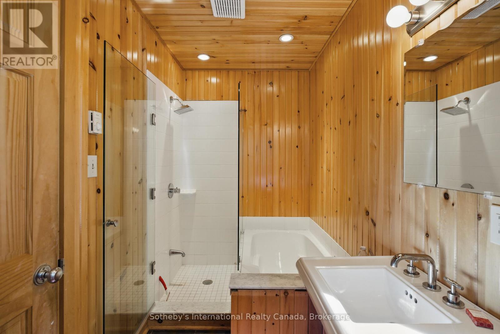 1 Shaw Island, Muskoka Lakes, Ontario  P0G 1G0 - Photo 32 - X12166006