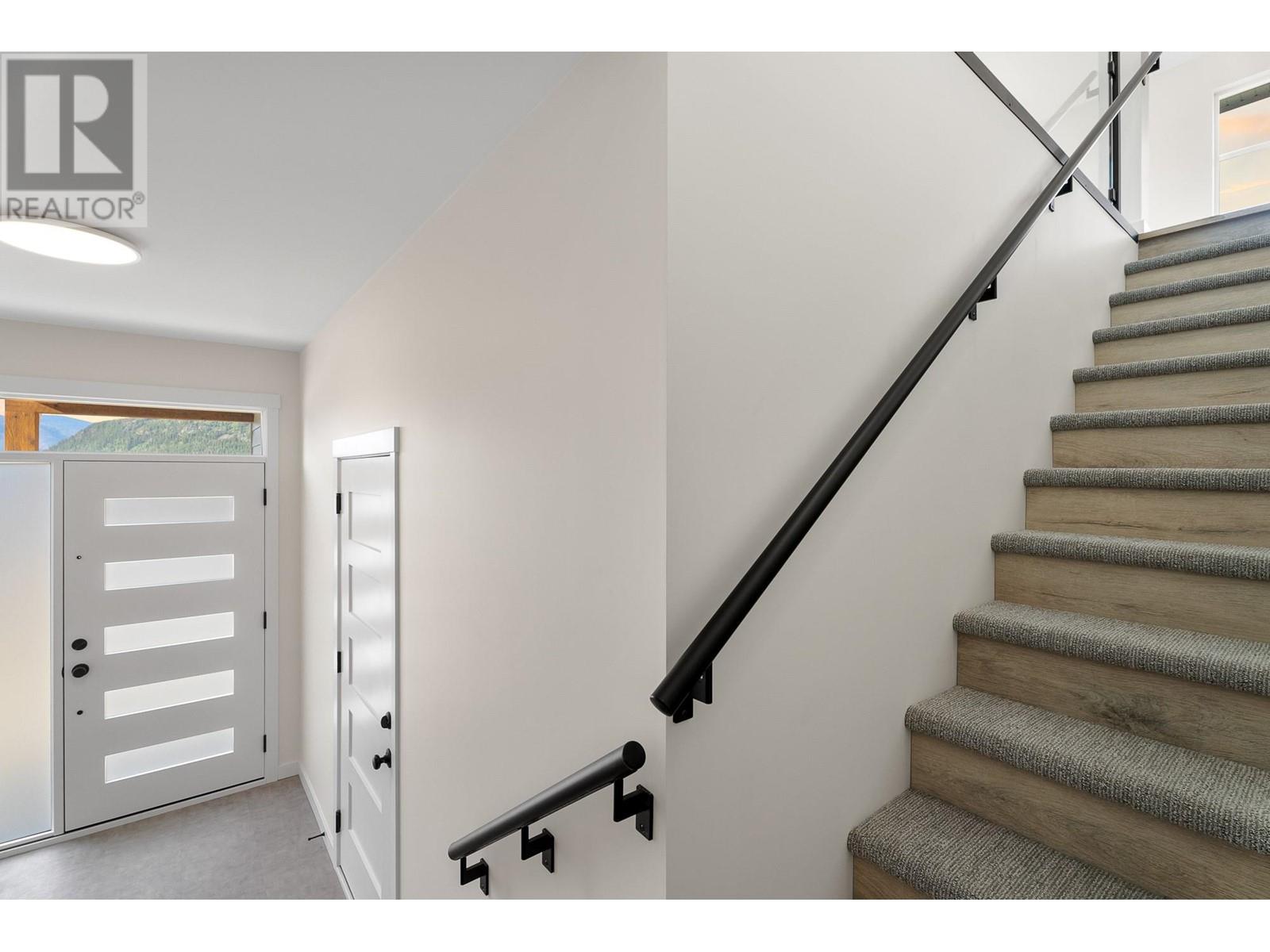2594 Grand View Place, Blind Bay, BC V0E1H2