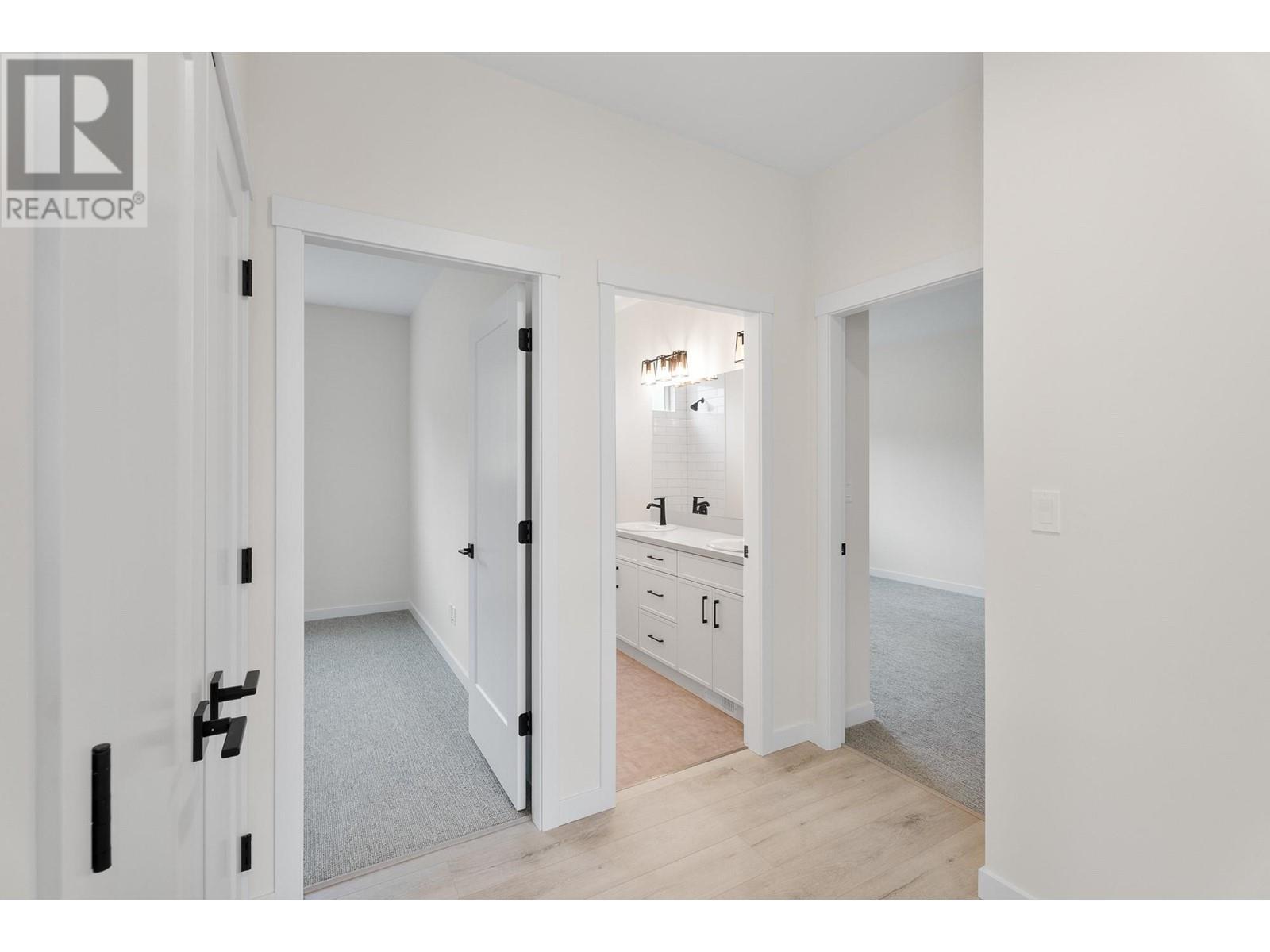 2594 Grand View Place, Blind Bay, BC V0E1H2
