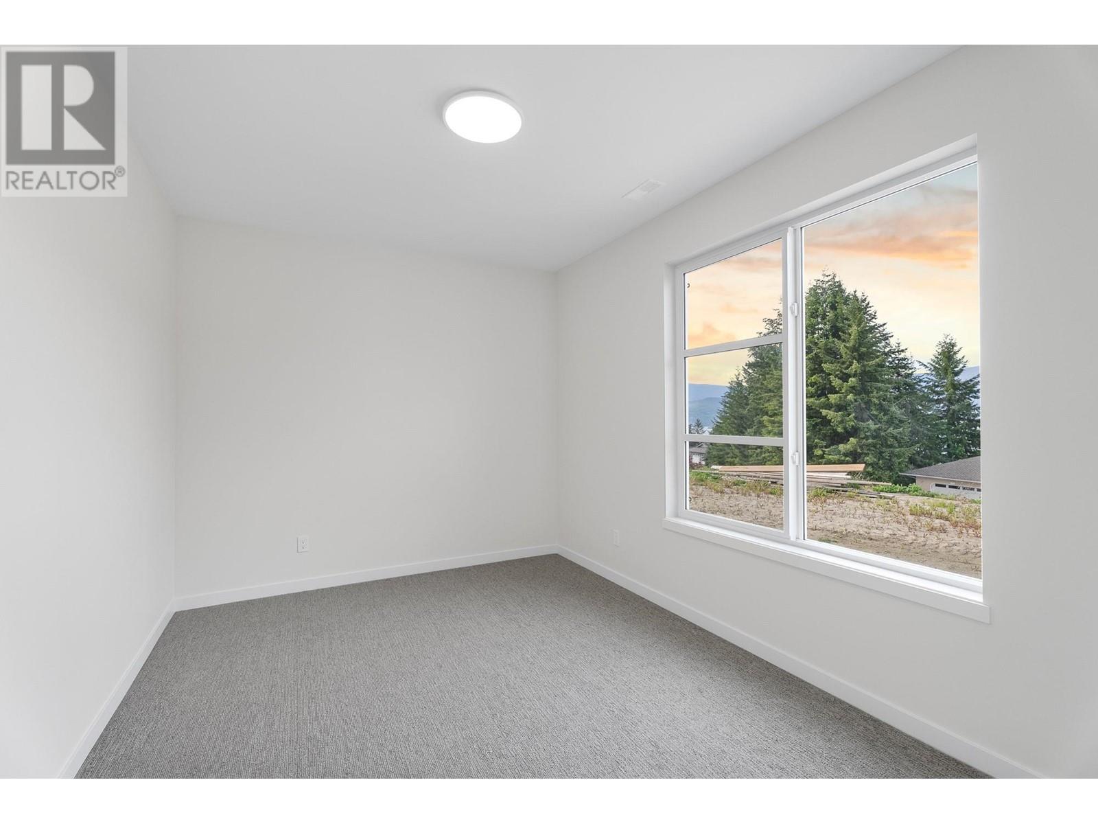 2594 Grand View Place, Blind Bay, BC V0E1H2