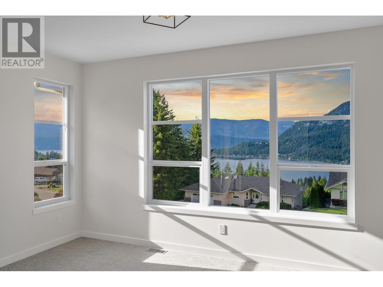 2594 Grand View Place, Blind Bay, BC V0E1H2