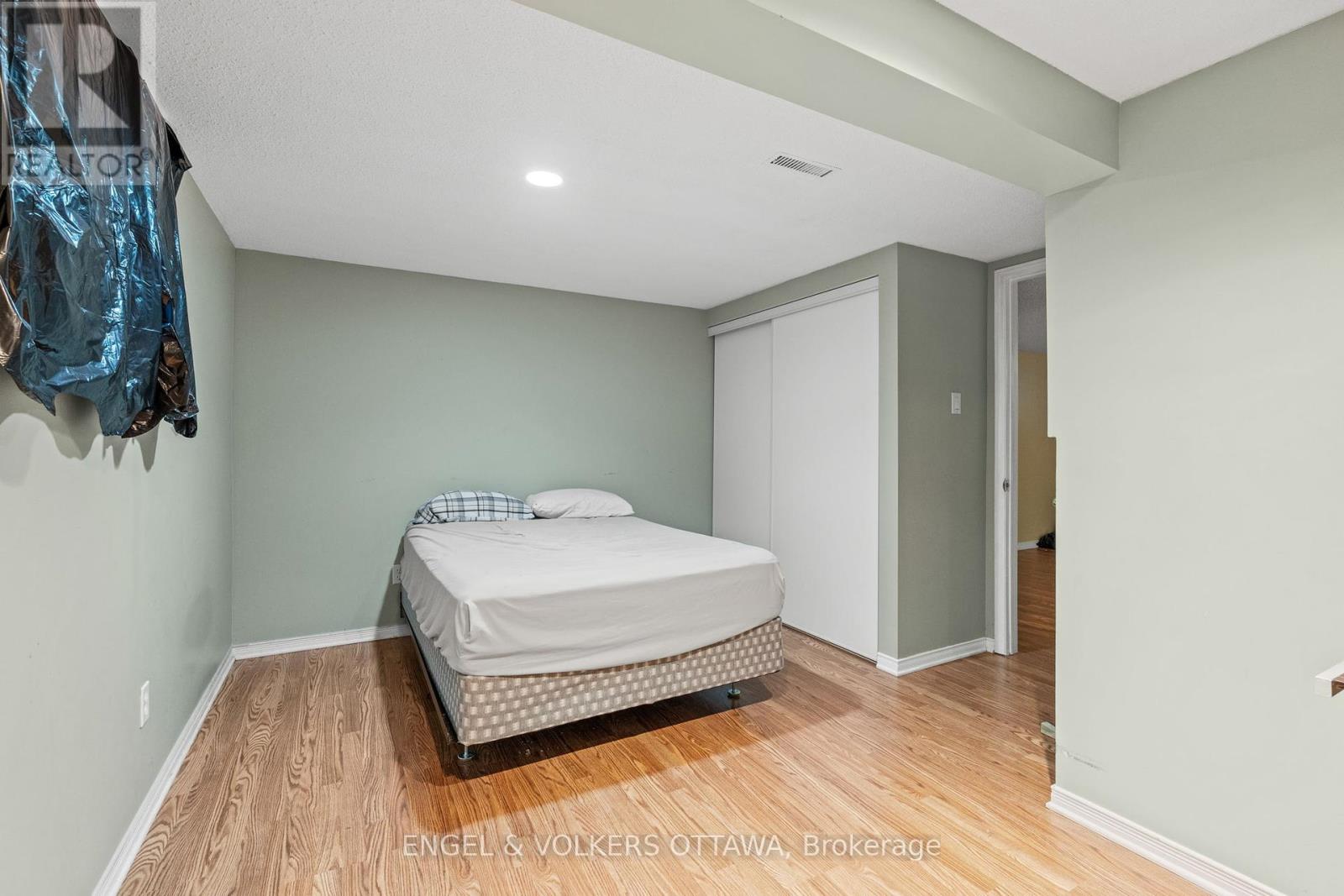 1372 Ridgedale Street, Ottawa, Ontario  K1T 1C5 - Photo 31 - X12165977