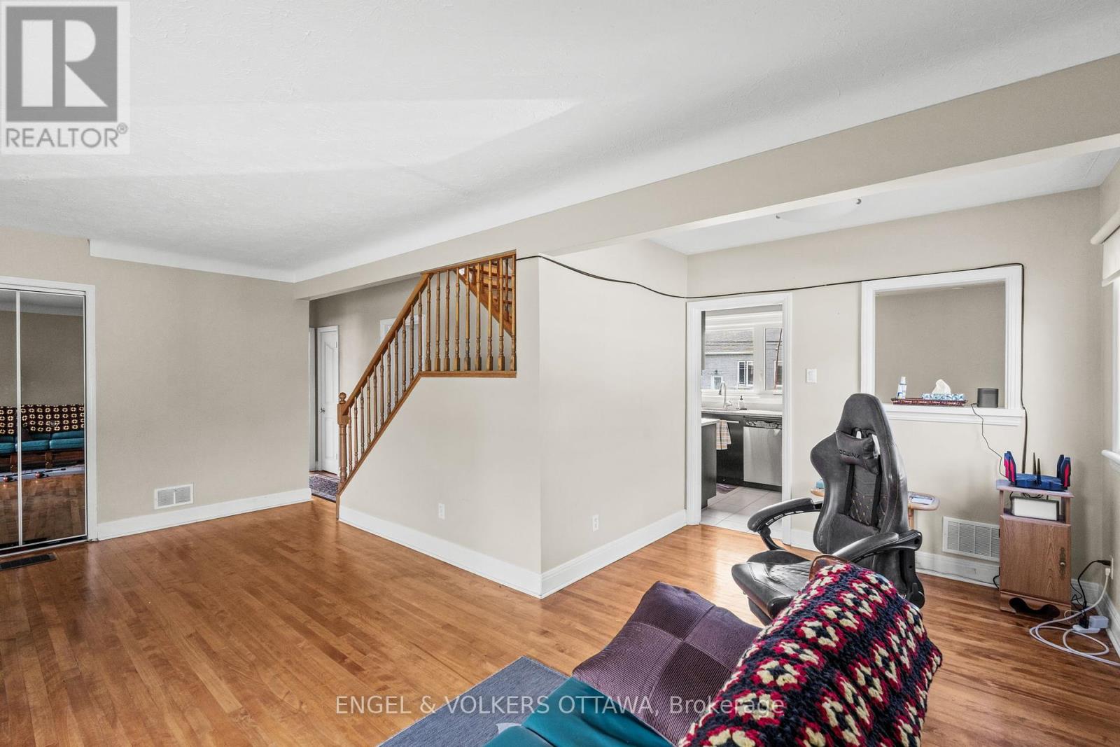 1372 Ridgedale Street, Ottawa, Ontario  K1T 1C5 - Photo 7 - X12165977