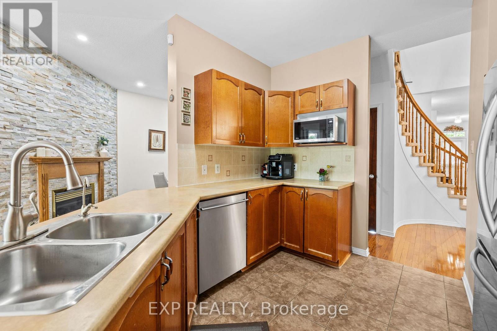 336 Wisteria Crescent, Ottawa, Ontario  K1V 0N5 - Photo 8 - X12165988