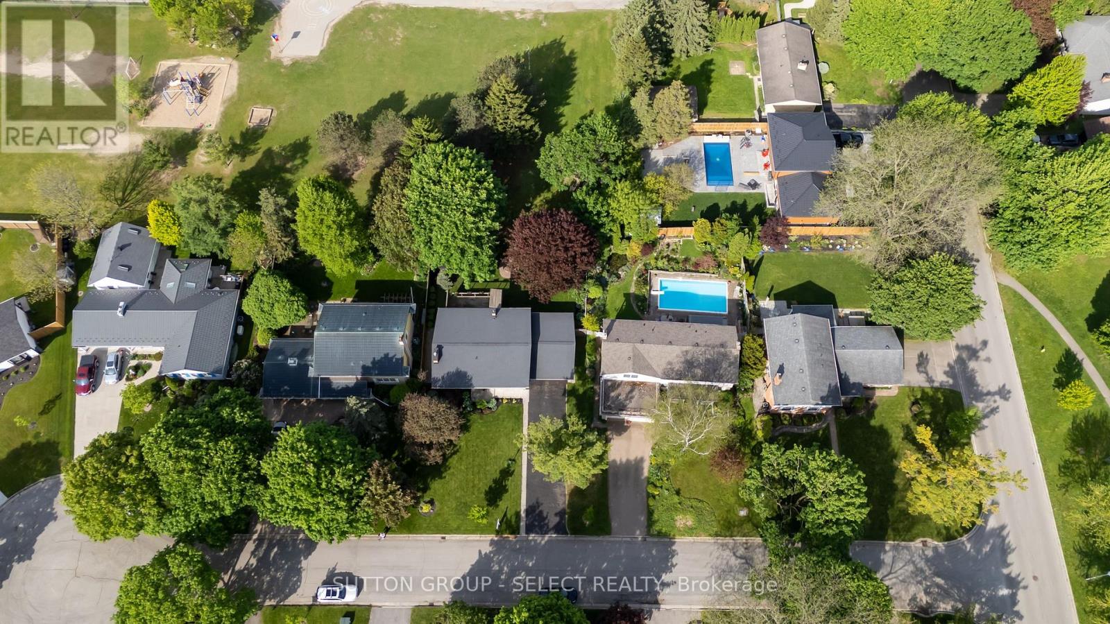 10 Farm Manor Court, London North, Ontario  N6H 4J3 - Photo 3 - X12161130