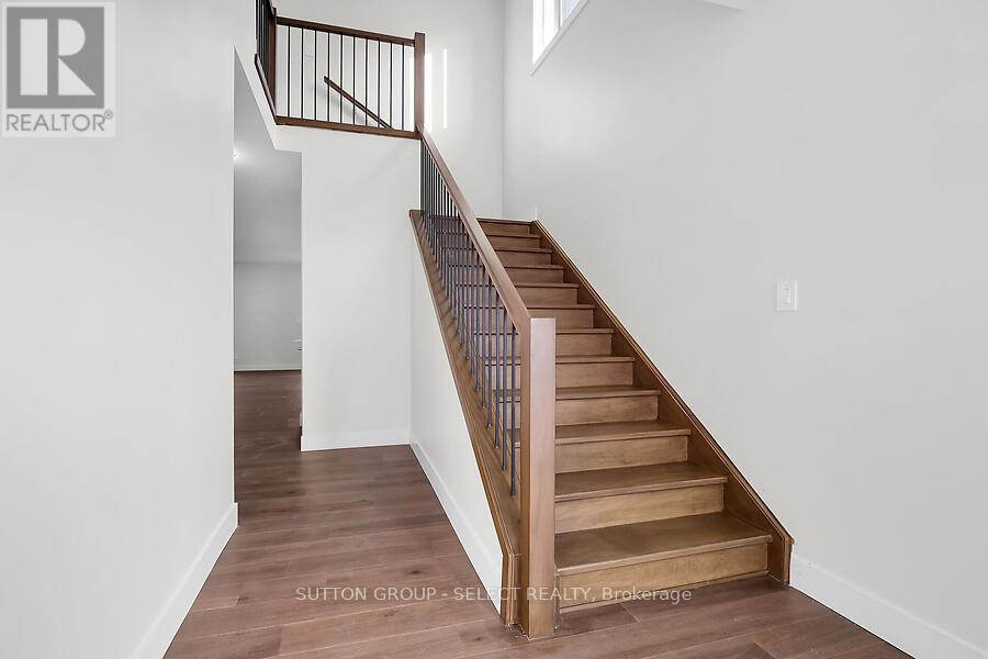 9 - 7966 Fallon Drive, Lucan Biddulph, Ontario N0M 1V0 - Photo 3 - X12109745
