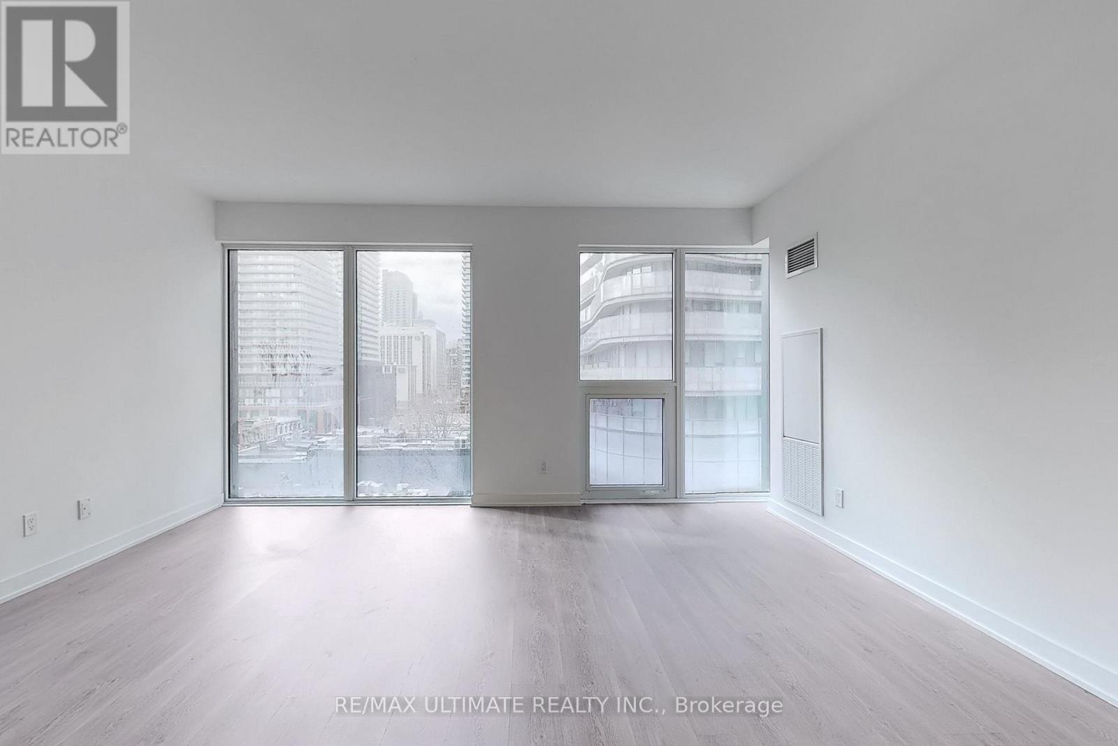 708 - 8 Wellesley Street W, Toronto, Ontario  M4Y 0J5 - Photo 5 - C12165807