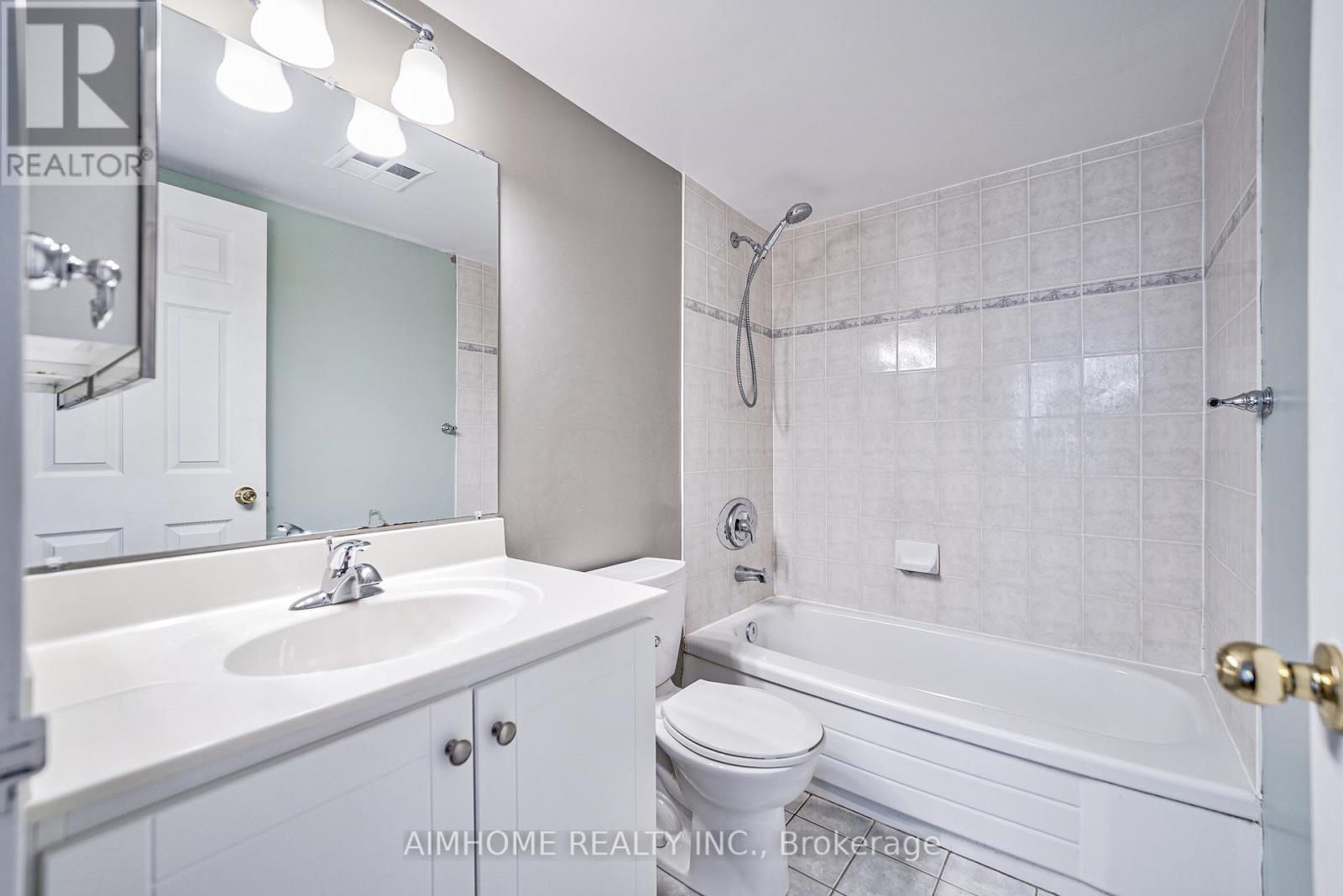 710 - 256 Doris Avenue, Toronto, Ontario  M2N 6X8 - Photo 32 - C12165842