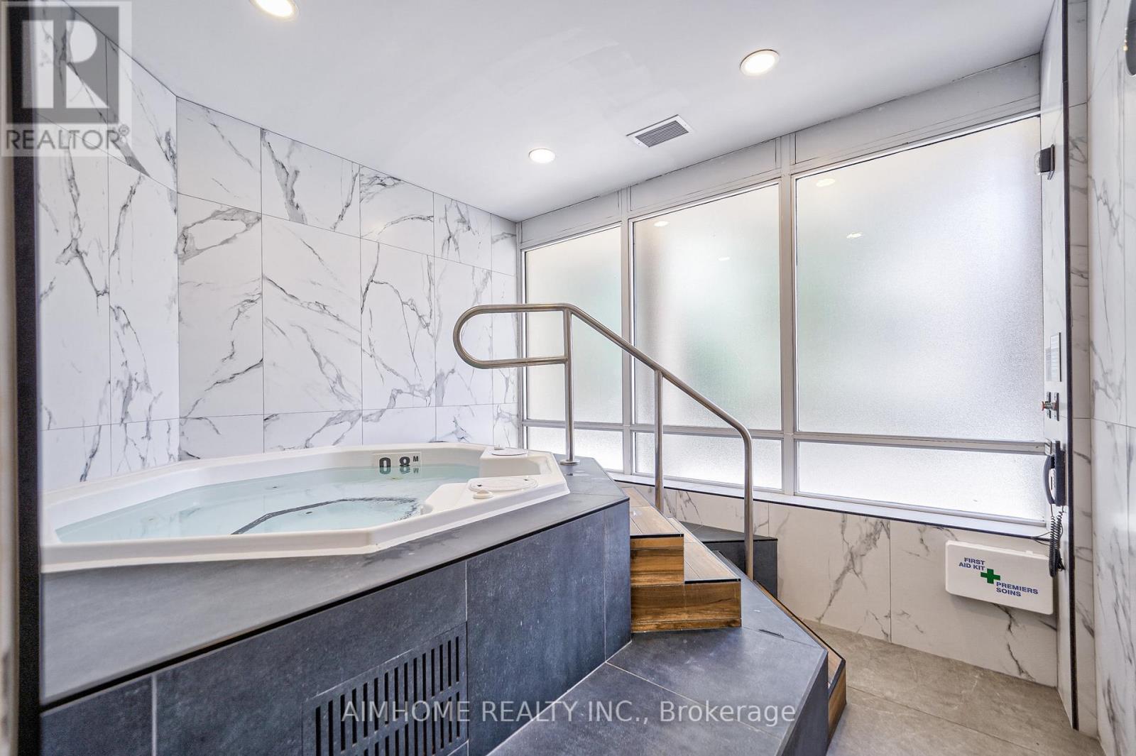 710 - 256 Doris Avenue, Toronto, Ontario  M2N 6X8 - Photo 42 - C12165842
