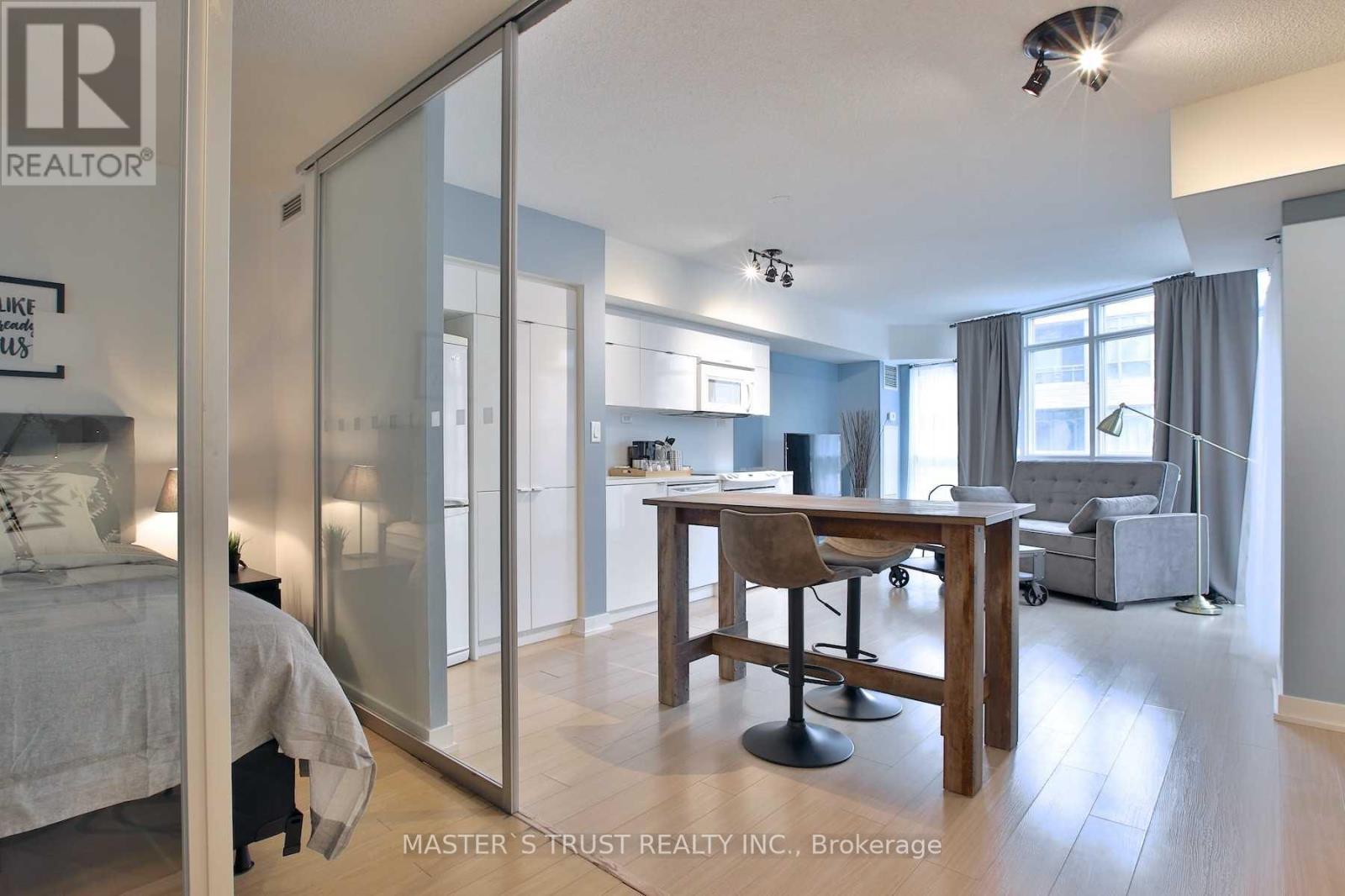 932 - 21 Iceboat Terrace, Toronto, Ontario  M5V 4A9 - Photo 4 - C12165912