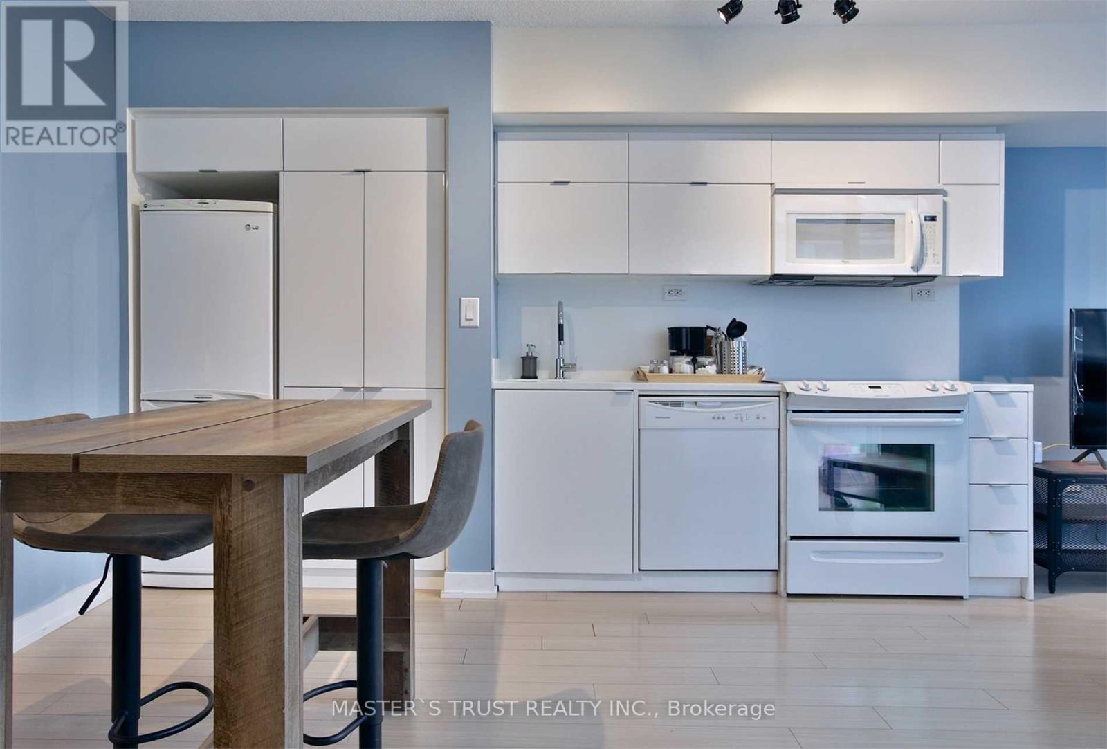 932 - 21 Iceboat Terrace, Toronto, Ontario  M5V 4A9 - Photo 6 - C12165912