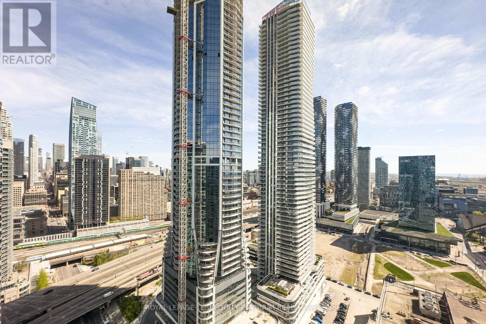 Ph6 - 10 Yonge Street, Toronto (Waterfront Communities), Ontario  M5E 1R4 - Photo 10 - C12165956