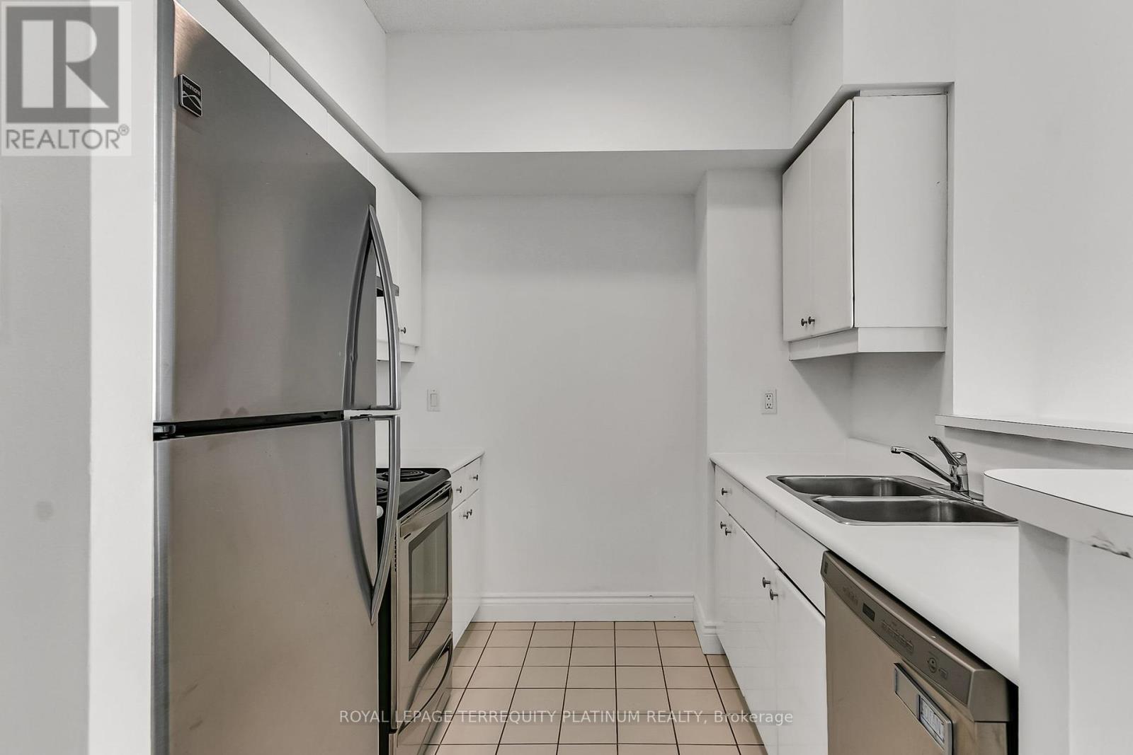 Ph6 - 10 Yonge Street, Toronto, Ontario  M5E 1R4 - Photo 4 - C12165956
