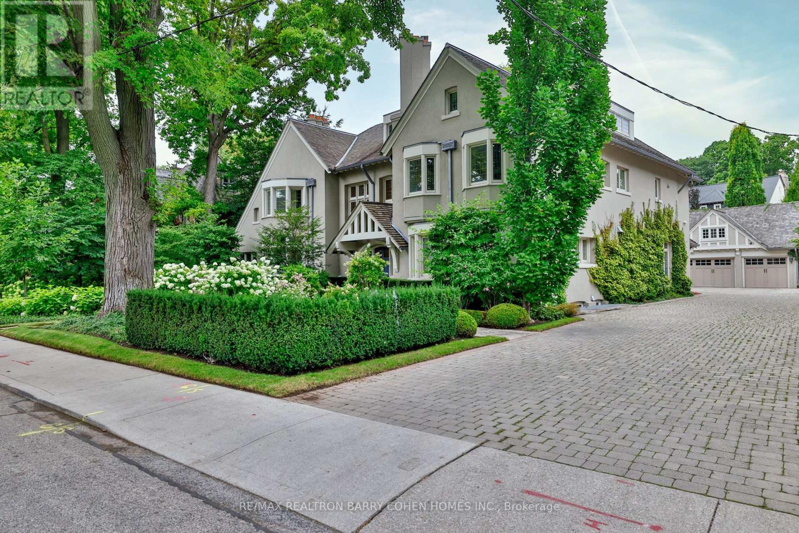 30 WHITNEY AVENUE, Toronto, Ontario