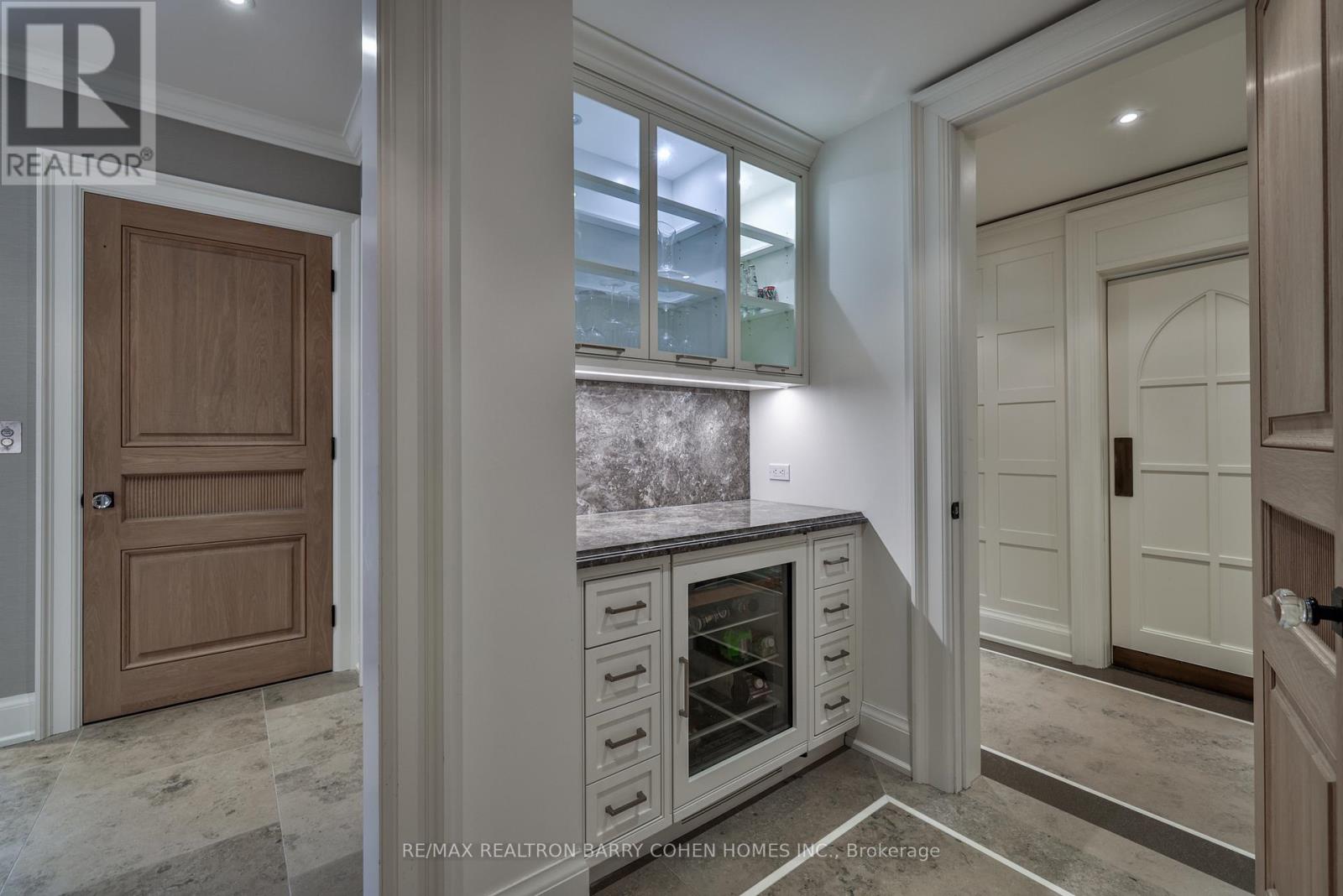 30 Whitney Avenue, Toronto, Ontario  M4W 2A8 - Photo 15 - C12166017