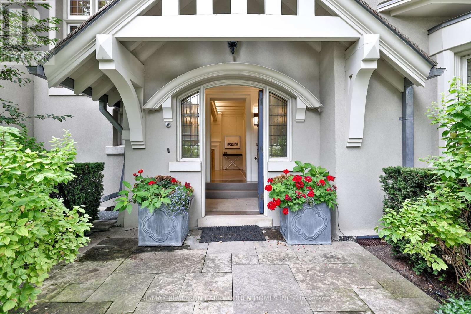 30 Whitney Avenue, Toronto, Ontario  M4W 2A8 - Photo 3 - C12166017