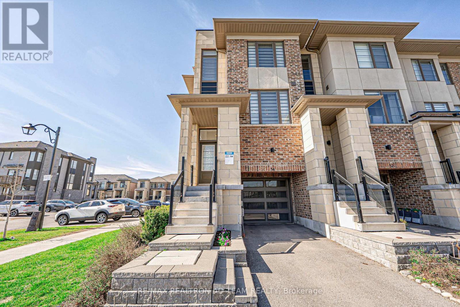 54 SHAWFIELD WAY, Whitby, Ontario