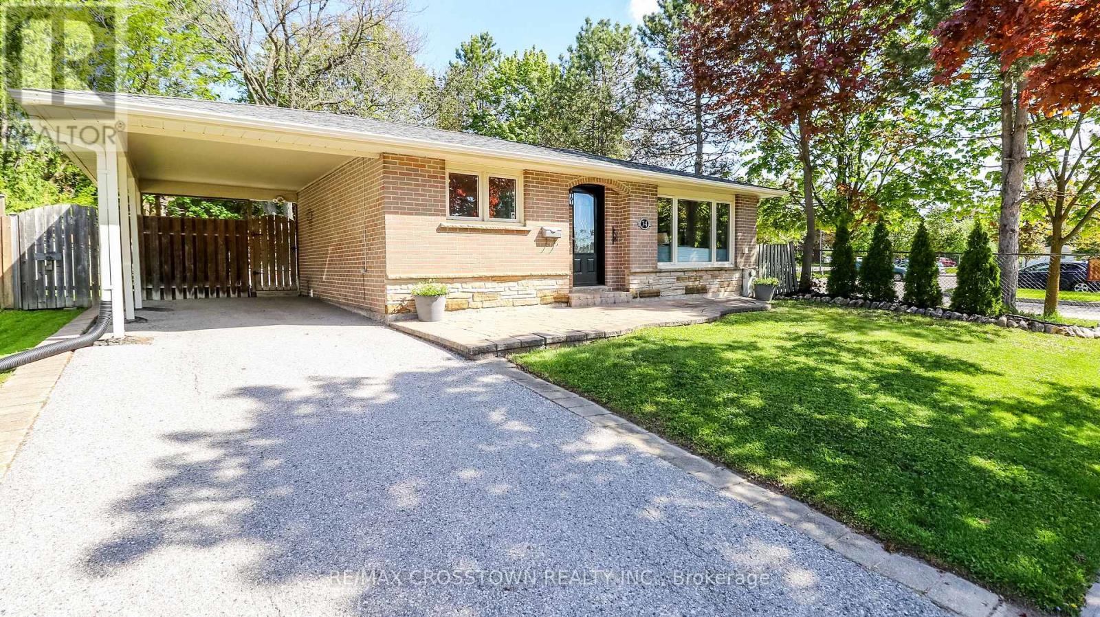 74 Devins Drive, Aurora, Ontario  L4G 2Z4 - Photo 2 - N12165680