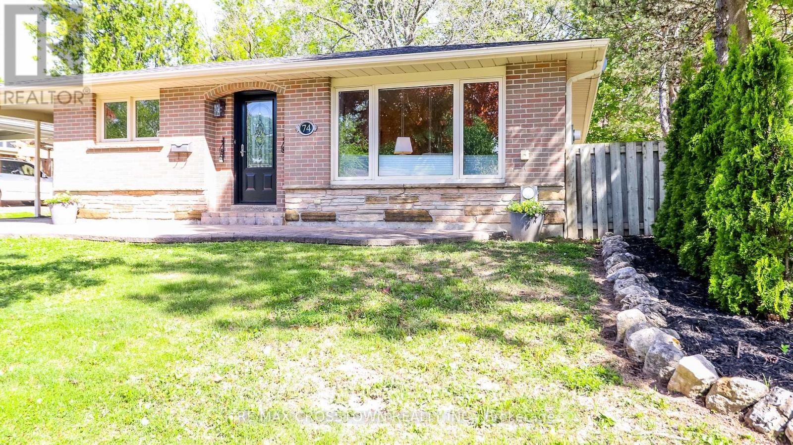 74 Devins Drive, Aurora, Ontario  L4G 2Z4 - Photo 4 - N12165680
