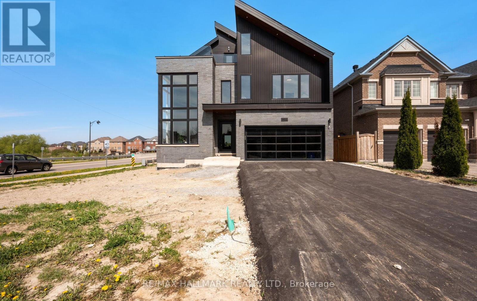 119 Pointon Street, Aurora, Ontario  L4G 0G6 - Photo 2 - N12165706