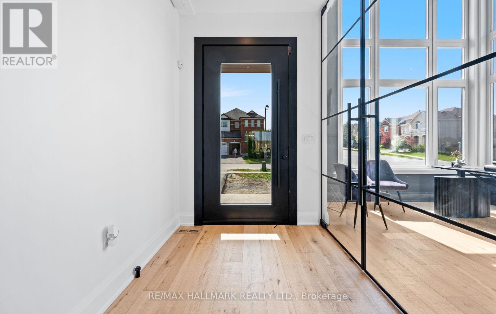 119 Pointon Street, Aurora, Ontario  L4G 0G6 - Photo 4 - N12165706