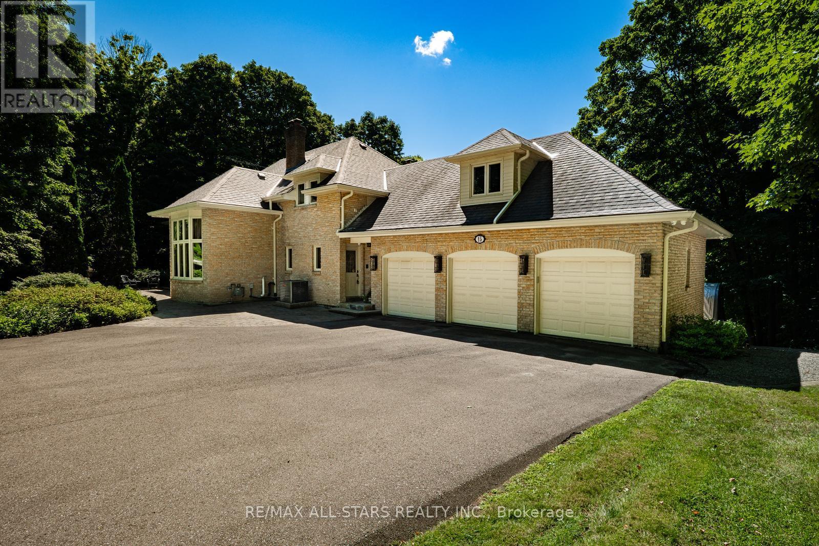 Property at 15 SKYRIDGE COURT image 3