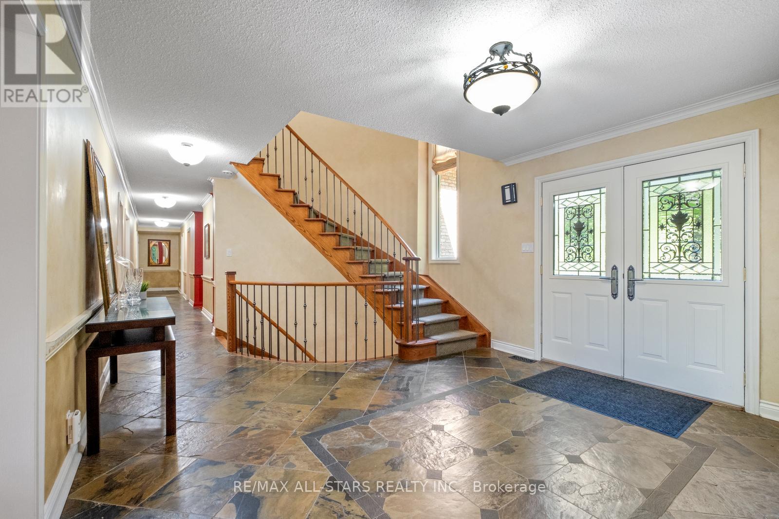 Property at 15 SKYRIDGE COURT image 4