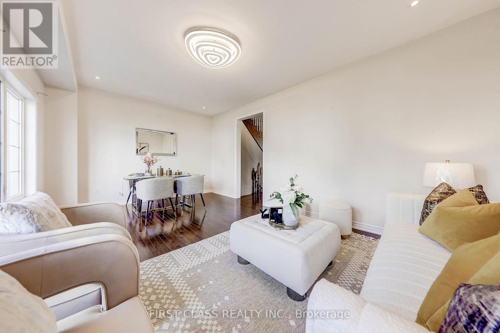 8 Deep River Lane, Richmond Hill, Ontario  L4C 5S4 - Photo 6 - N12166088