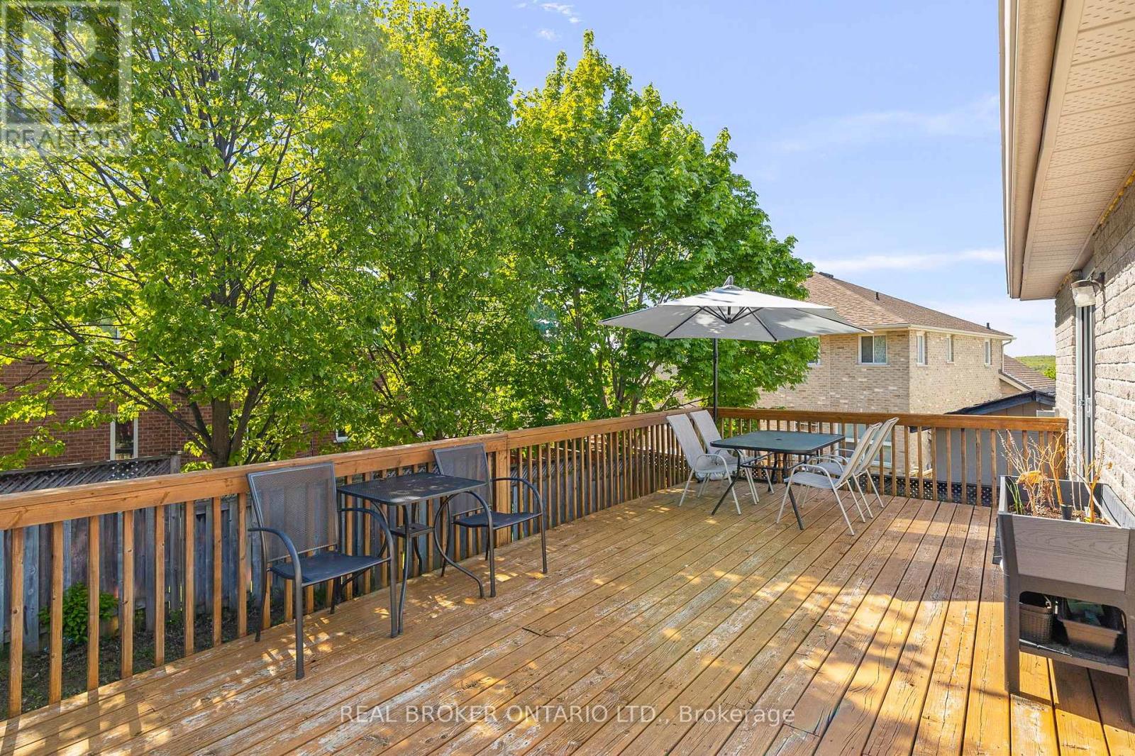 31 Bell Street, Barrie, Ontario  L4N 0J2 - Photo 3 - S12165825