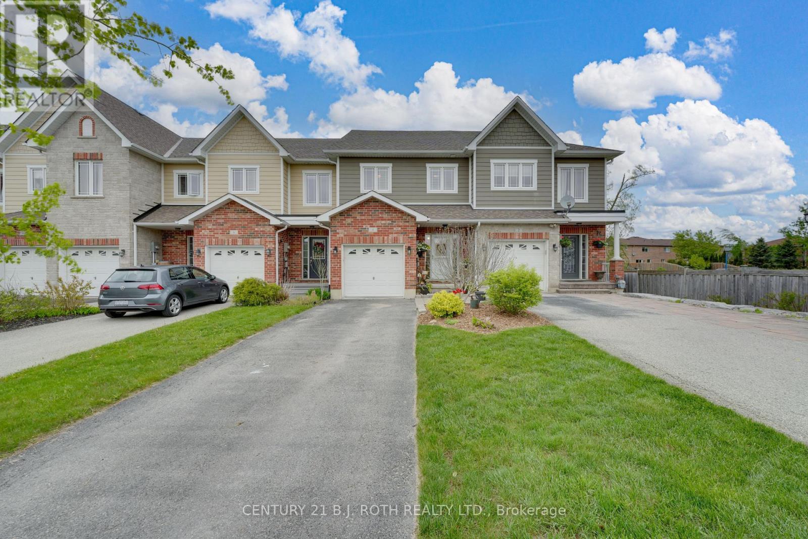 4 Claudio Crescent, Barrie, Ontario  L4N 6L5 - Photo 2 - S12165961