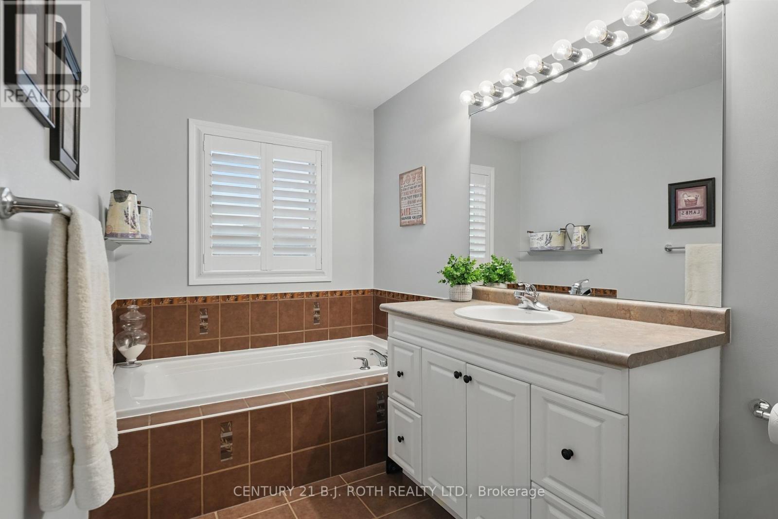 4 Claudio Crescent, Barrie, Ontario  L4N 6L5 - Photo 25 - S12165961