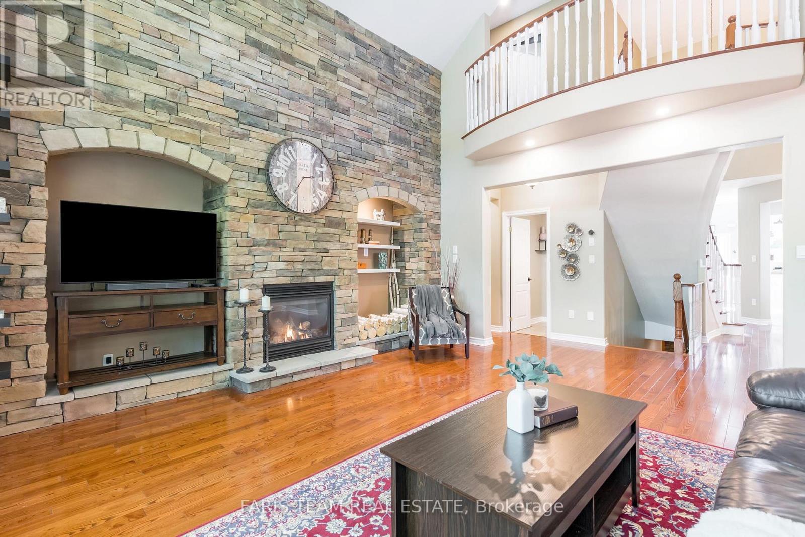 17 Oakmont Avenue, Oro-Medonte, Ontario  L0L 2L0 - Photo 16 - S12166016