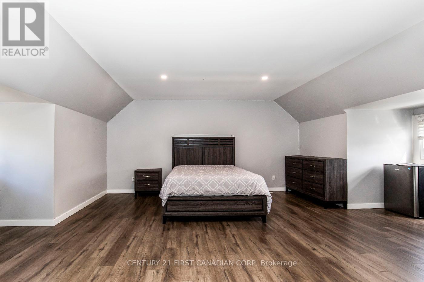 653 Talbot Street, London East, Ontario  N6A 2T6 - Photo 33 - X12166116