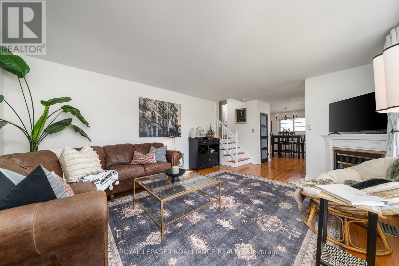 121 Palmer Road, Belleville, Ontario  K8P 4C7 - Photo 8 - X12166143