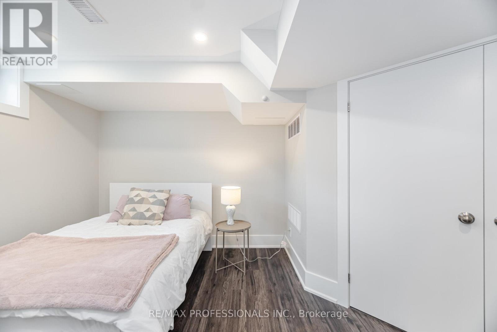 31 Pony Farm Drive, Toronto, Ontario  M9R 4B2 - Photo 34 - W12165668