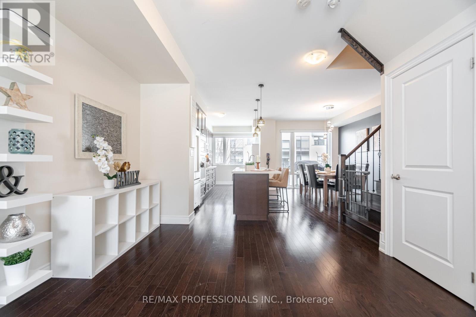 31 Pony Farm Drive, Toronto, Ontario  M9R 4B2 - Photo 8 - W12165668