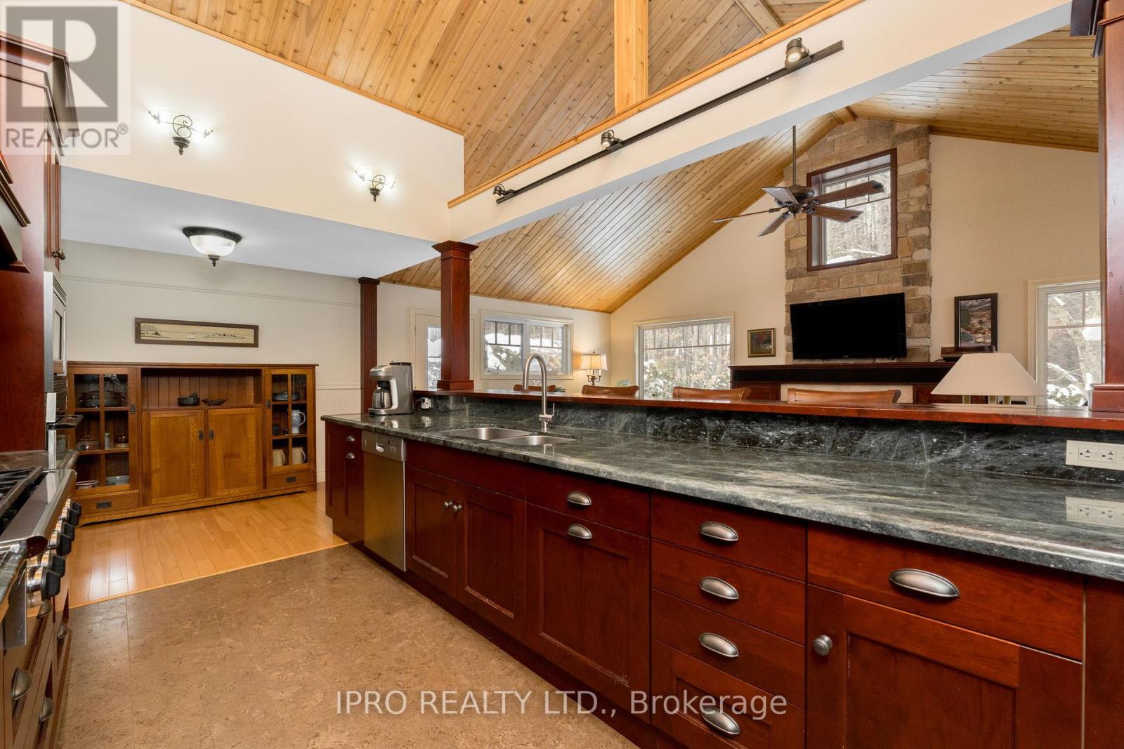 25 Orsi Road, Caledon, Ontario  L7C 1H6 - Photo 11 - W12165836