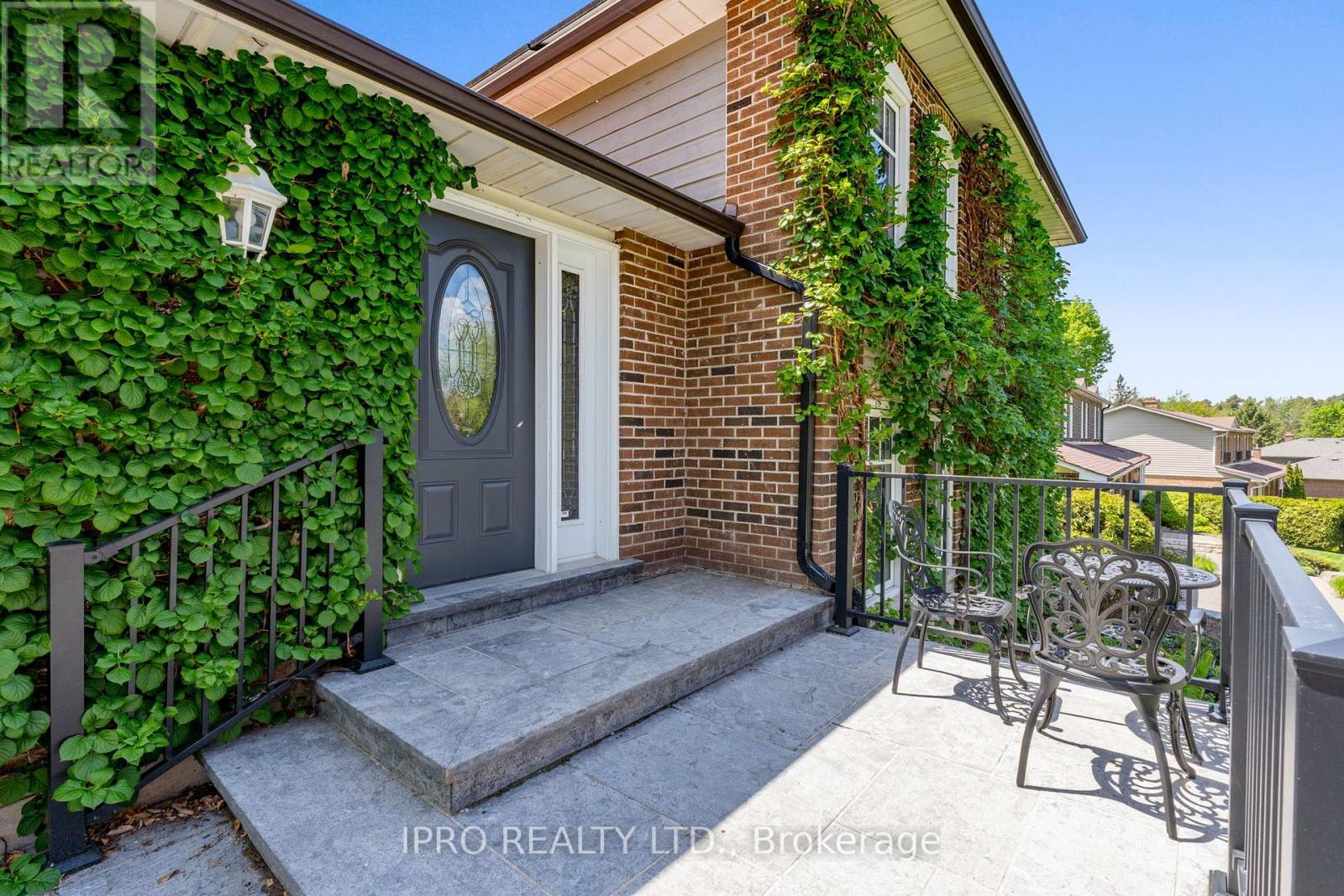 25 Orsi Road, Caledon, Ontario  L7C 1H6 - Photo 4 - W12165836