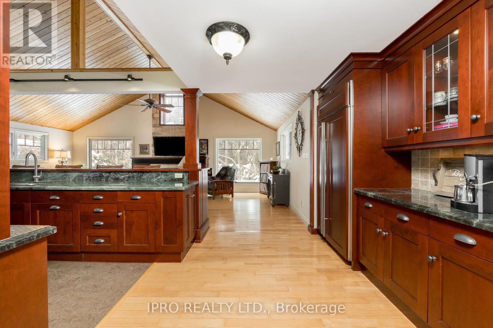 25 Orsi Road, Caledon, Ontario  L7C 1H6 - Photo 8 - W12165836