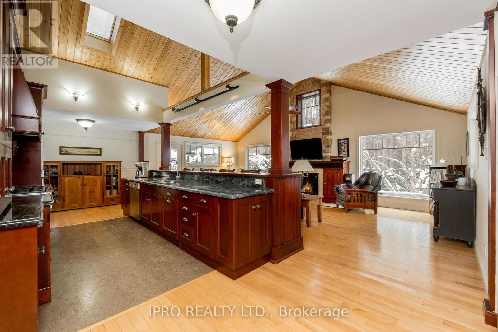 25 Orsi Road, Caledon, Ontario  L7C 1H6 - Photo 9 - W12165836
