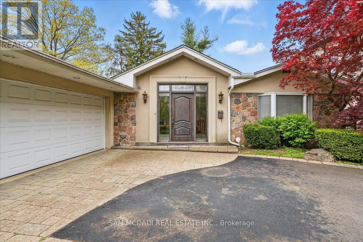 2076 Autumn Breeze Drive S, Mississauga (Cooksville), Ontario  L5B 1R4 - Photo 2 - W12165848